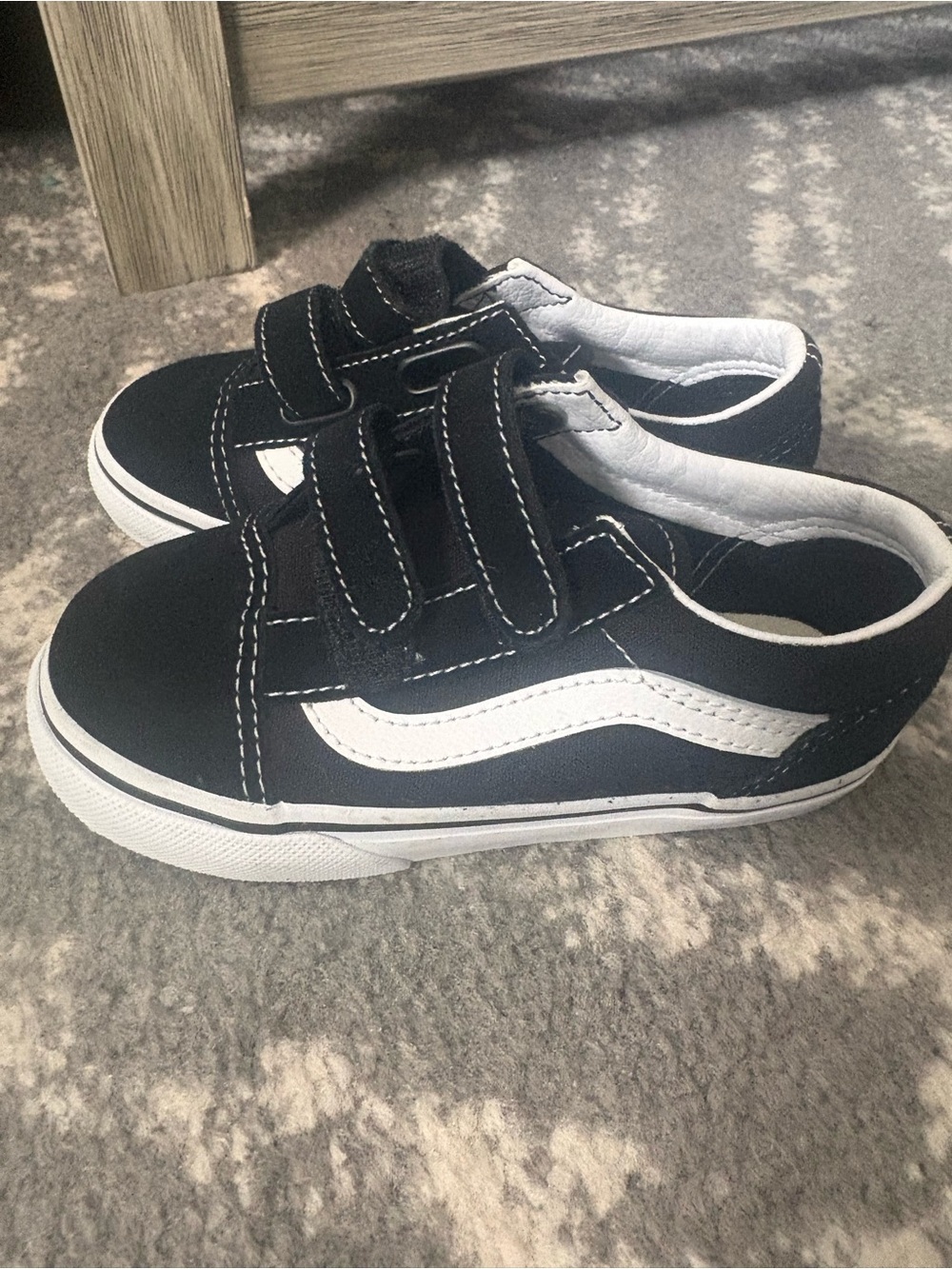 Vans Kids Old Skool Velcro Sneakers - Black & White